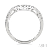 1/4 Ctw Chevron Round Cut Diamond Wedding Band in 14K White Gold