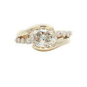 Yellow Gold Multistone Ring with Oval Cut Diamond